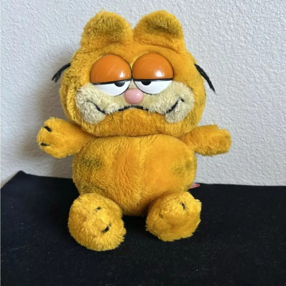 Vintage 1978, 1981 Garfield fun farm sitting bean bag 8" plush